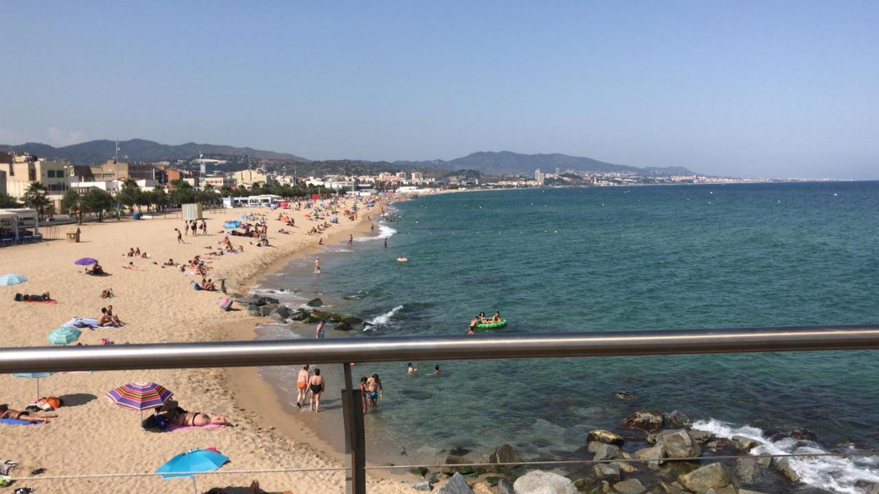 Hospedaje Dado De Baja Badalona Exteriér fotografie