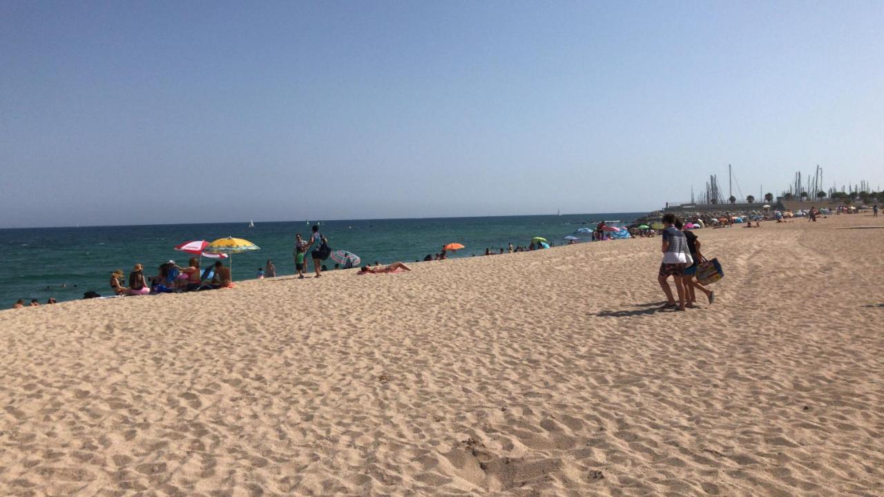 Hospedaje Dado De Baja Badalona Exteriér fotografie