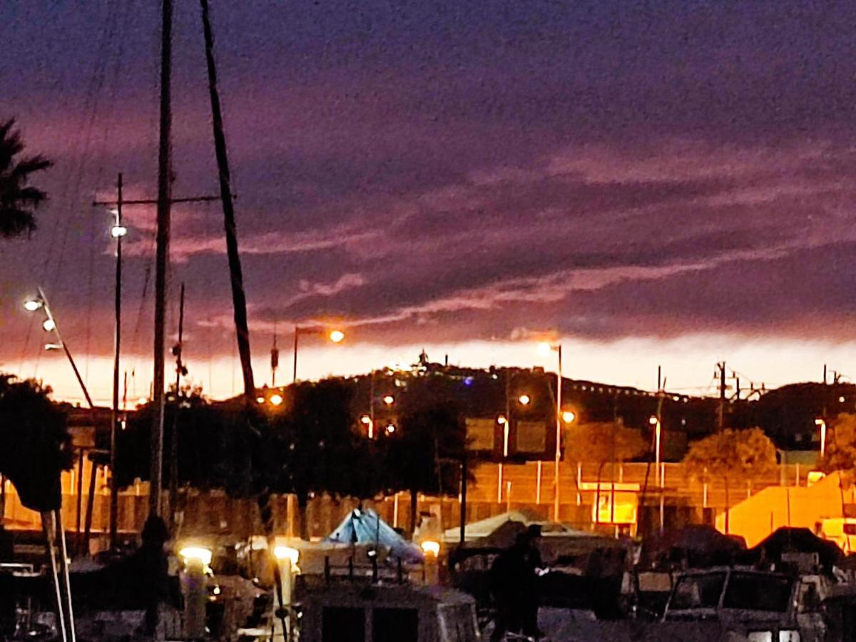 Hospedaje Dado De Baja Badalona Exteriér fotografie