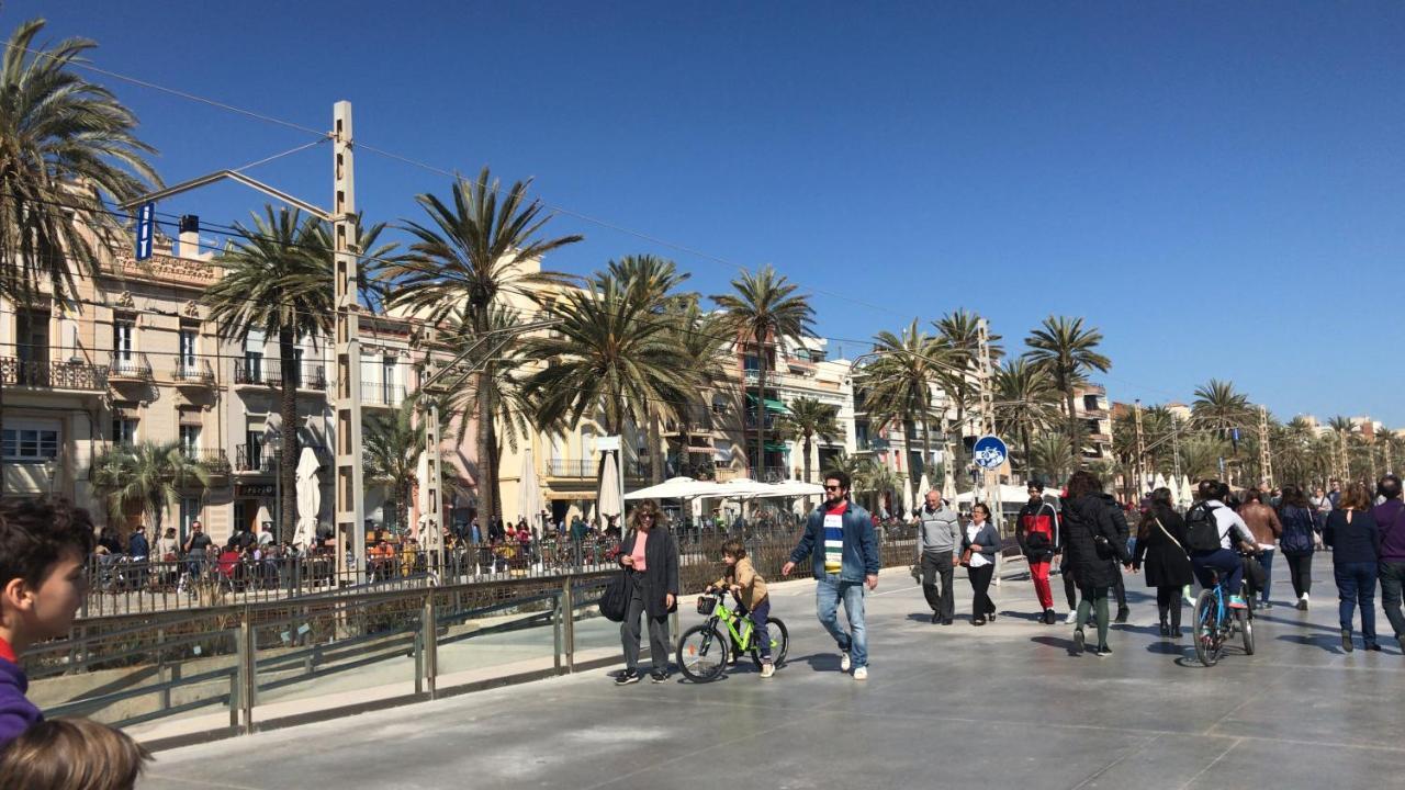 Hospedaje Dado De Baja Badalona Exteriér fotografie