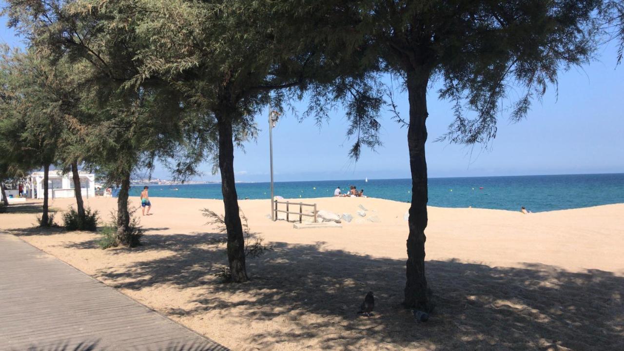 Hospedaje Dado De Baja Badalona Exteriér fotografie