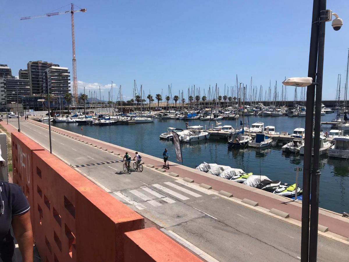 Hospedaje Dado De Baja Badalona Exteriér fotografie