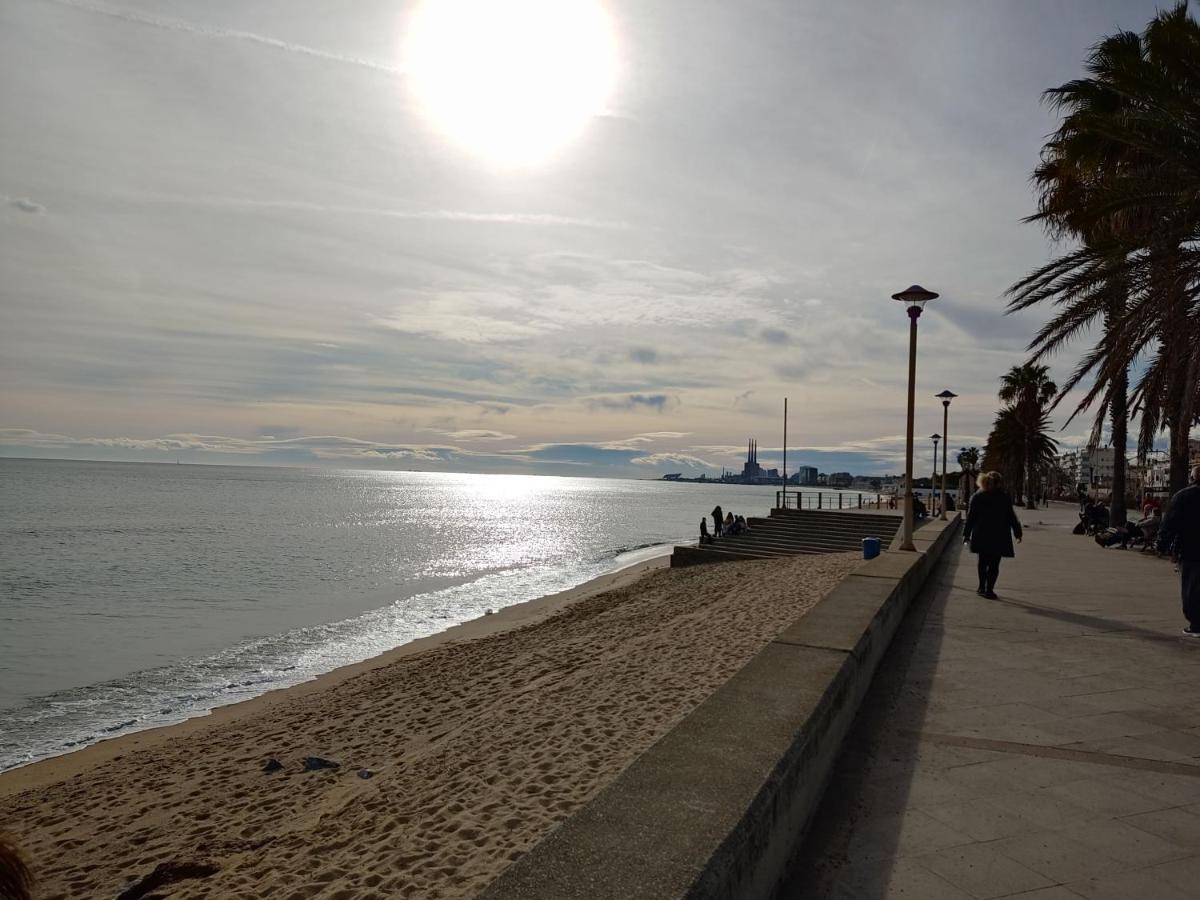 Hospedaje Dado De Baja Badalona Exteriér fotografie