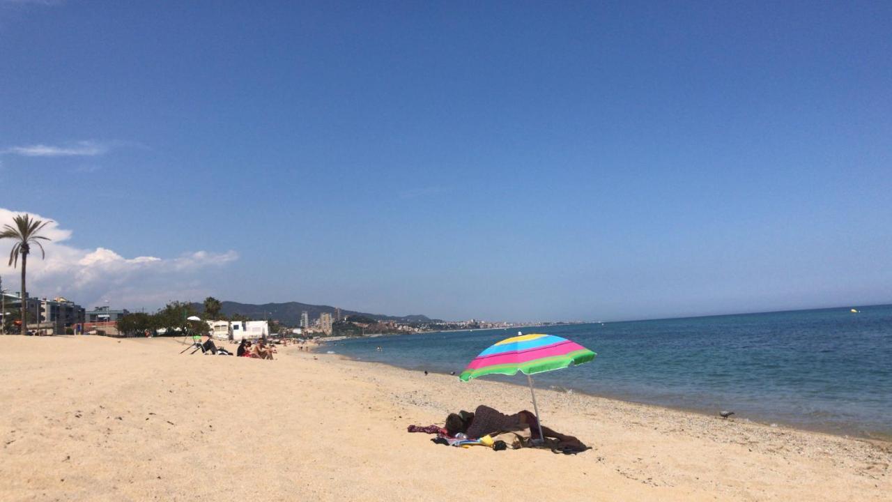 Hospedaje Dado De Baja Badalona Exteriér fotografie